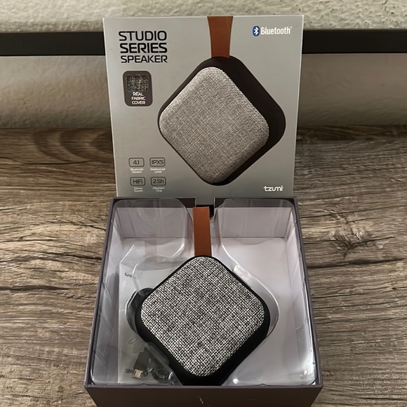 Bluetooth speaker - Picture 2 of 2